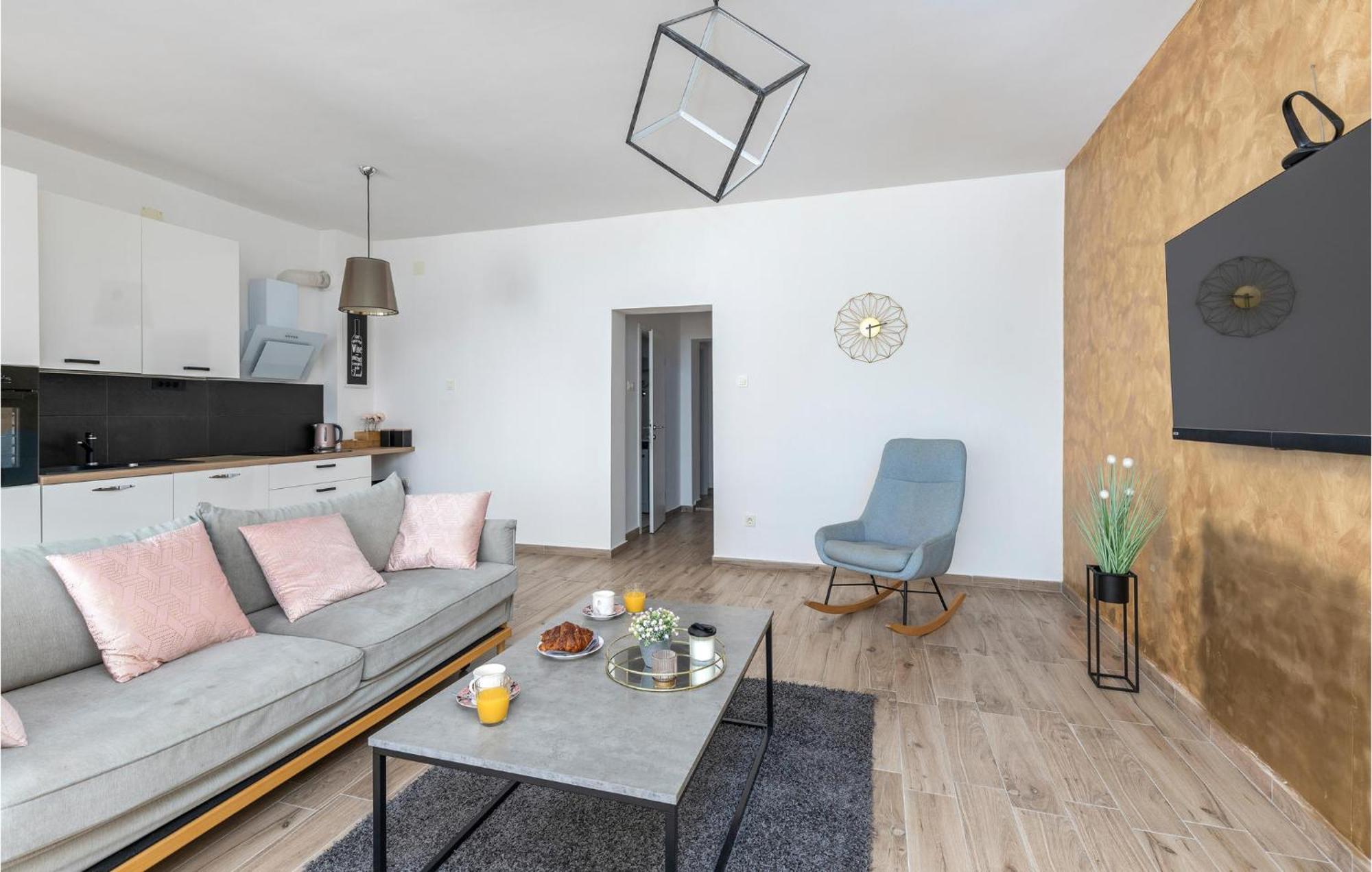 Amazing Apartment In Rijeka With Wifi Exterior foto